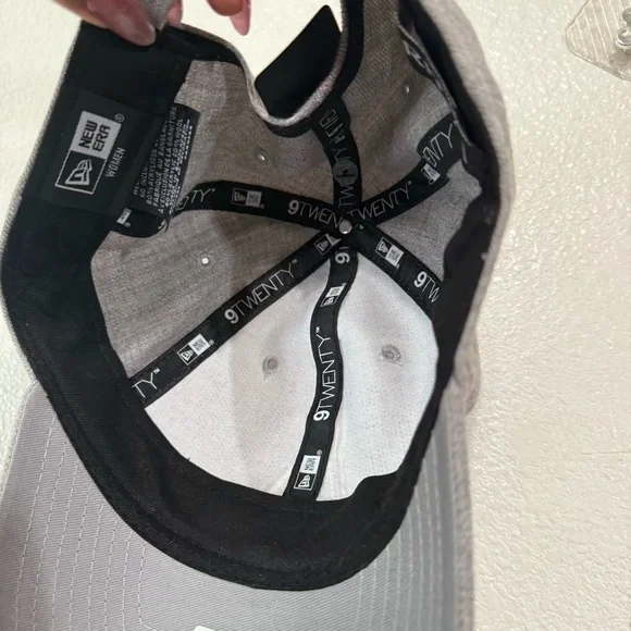NWT New Era x Aritzia 9TWENTY Hat Grey / H Chrome - Picture 4 of 7
